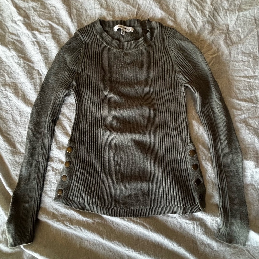 Hooked Up by IOT Gray Crew Neck Sweater